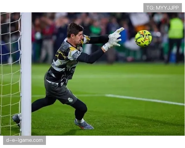 库尔图瓦:2米身高与高空球控制下的门线反应分析